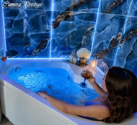 People, Hot Tub