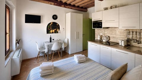 Kitchen or kitchenette, Living room