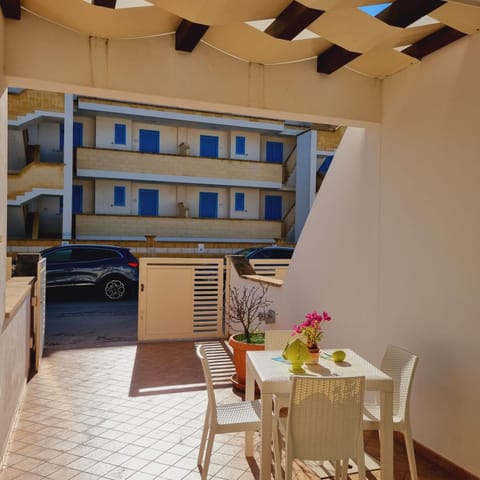 Patio, Day, Balcony/Terrace, Balcony/Terrace