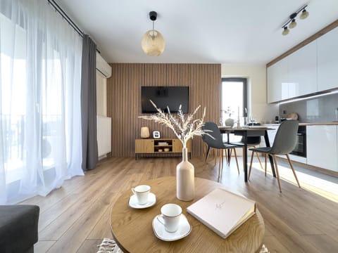 TV and multimedia, Coffee/tea facilities, Kitchen or kitchenette, Living room, Seating area, Dining area