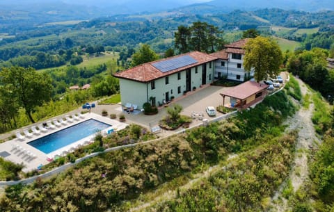 Property building, Day, Natural landscape, Bird's eye view, Garden, Swimming pool