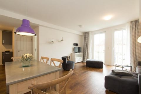 TV and multimedia, Living room, Dining area