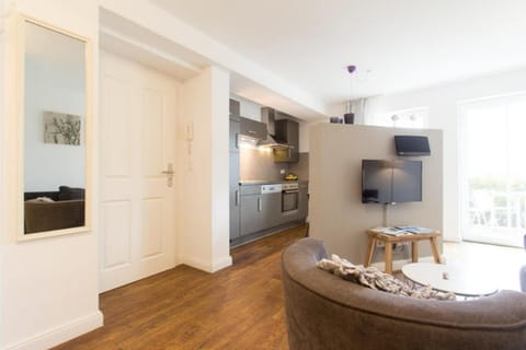 TV and multimedia, Kitchen or kitchenette, Living room