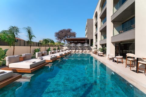 Property building, Restaurant/places to eat, Lounge or bar, Swimming pool, sunbed