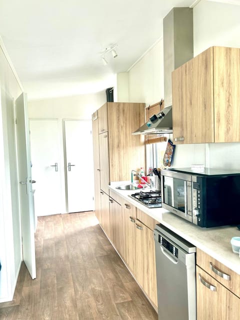 Kitchen or kitchenette, dishwasher, oven, pet friendly, stove