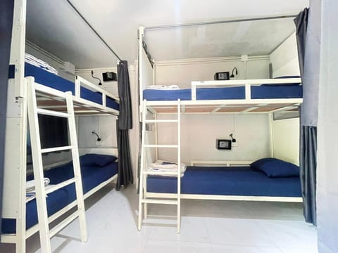 Bedroom, bunk bed