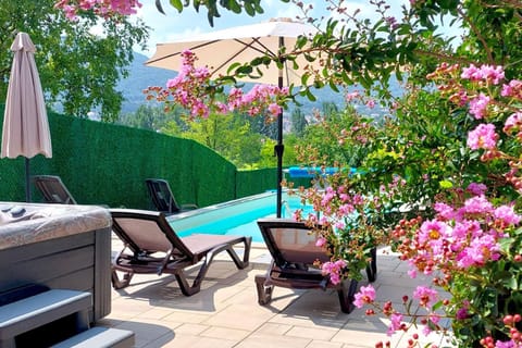 Balcony/Terrace, Swimming pool