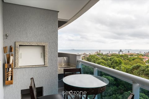 Balcony/Terrace, City view