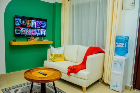 TV and multimedia, Living room, Seating area, Evening entertainment