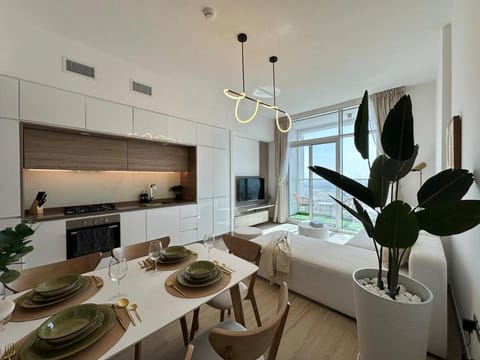 Luxueux Ammenities Tower, Sea View, Near to Beach Apartment in Dubai