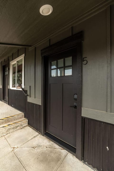 Studio 5 at The Flats in CDA 5 Min to the Resort and Lake Inn in Coeur dAlene