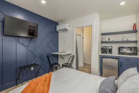 The Flats- Studio #6- Modern Downtown Stay Inn in Coeur dAlene
