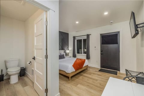 Fresh Modern Retreat 5 Min to CDA Lake And Vibrant Downtown Inn in Coeur dAlene