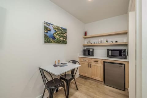 Fresh Modern Retreat 5 Min to CDA Lake And Vibrant Downtown Inn in Coeur dAlene