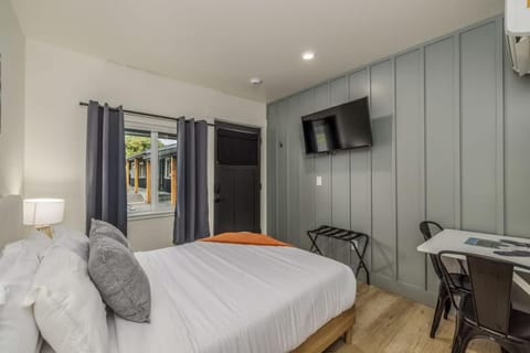 Pet Friendly Studio Next To Food Pavilion Inn in Coeur dAlene