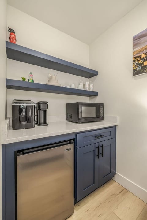 Downtown Studio #9 Food Truck Pavilion Next Door! Inn in Coeur dAlene