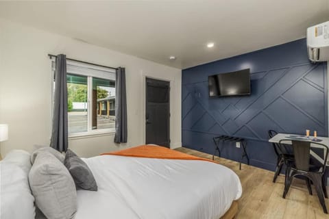 Downtown Studio #9 Food Truck Pavilion Next Door! Inn in Coeur dAlene