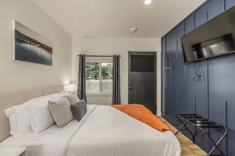 Pet Friendly Studio Steps from Food Truck Pavilion Inn in Coeur dAlene