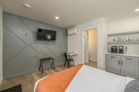 Modern Studio #11 - Food Trucks & Mins to CDA Lake Inn in Coeur dAlene