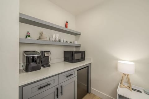 Modern Studio #11 - Food Trucks & Mins to CDA Lake Inn in Coeur dAlene