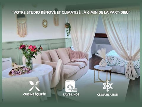 Communal lounge/ TV room, Living room, Photo of the whole room, Seating area, Dining area, Meals