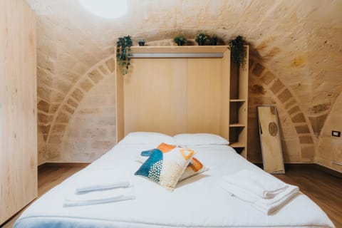 Bed, towels