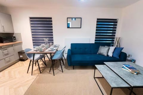 Kitchen or kitchenette, Living room, Seating area, Dining area