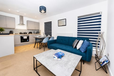 Kitchen or kitchenette, Living room, Seating area, Dining area, oven, stove