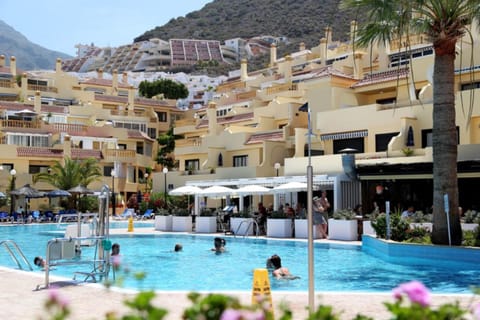 Property building, Mountain view, Pool view, Swimming pool, sunbed