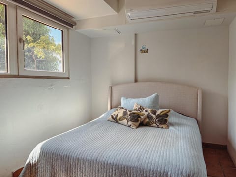 Photo of the whole room, air conditioner