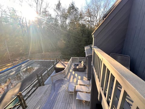 Luxury Woodstock Retreat Hot tub heated pool House in Capital District, NY, USA