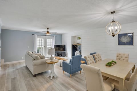 3 Mi to St Simons Beach Gem with Pool Access and Deck Apartment in Saint Simons Island