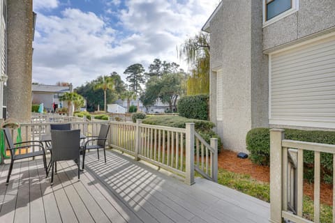3 Mi to St Simons Beach Gem with Pool Access and Deck Apartment in Saint Simons Island