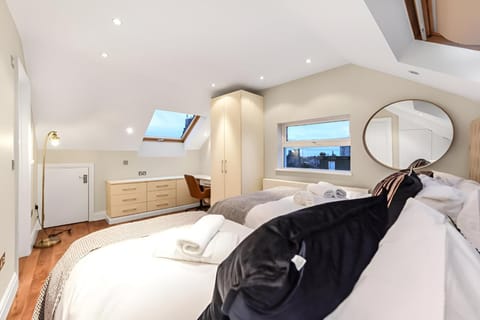 Bed, Photo of the whole room, Bedroom, wardrobe
