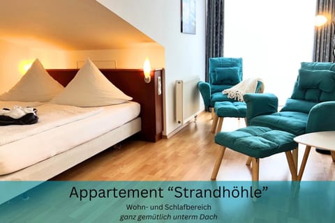 Bed, Living room, Photo of the whole room, Seating area, Bedroom