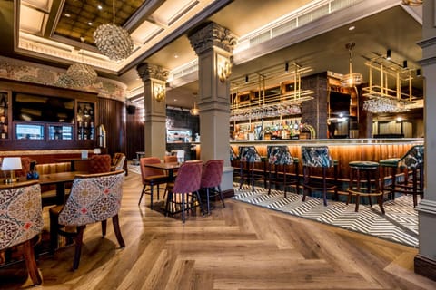 Restaurant/places to eat, Lounge or bar, Breakfast