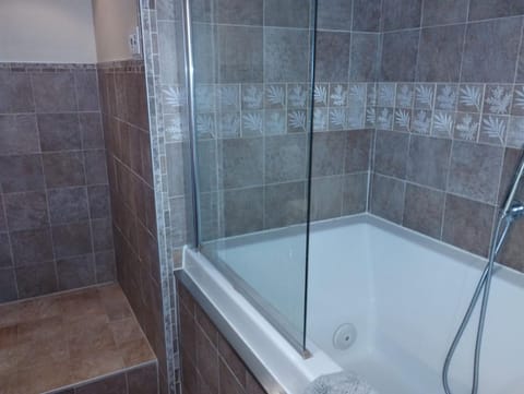 Shower, Hot Tub, Bathroom, Bath