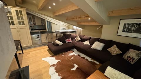 Kitchen or kitchenette, Living room, Seating area