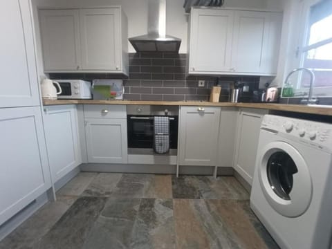 Kitchen or kitchenette, kitchen, kitchen