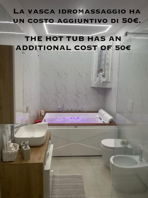 Hot Tub, Bathroom