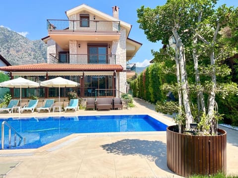 Property building, Patio, Spring, Day, Natural landscape, Garden, Garden view, Mountain view, Pool view, Swimming pool, sunbed