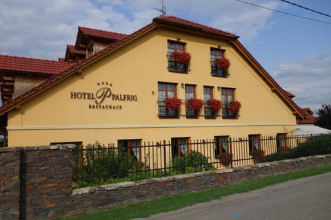 Property building, Restaurant/places to eat
