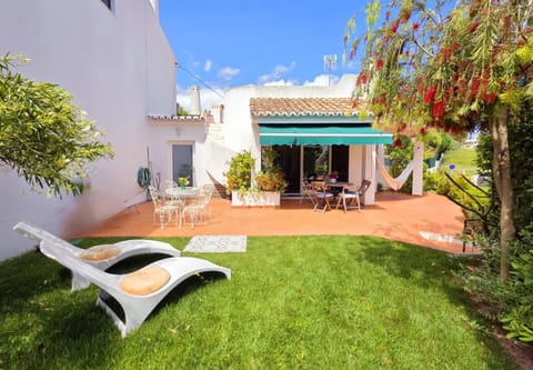 Property building, Patio, Off site, Garden, Garden view, sunbed