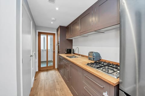 7D Albert St - sleeps 4 guests with parking on request House in Bury Saint Edmunds