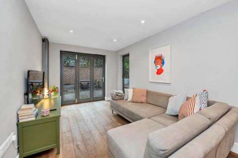 7D Albert St - sleeps 4 guests with parking on request House in Bury Saint Edmunds