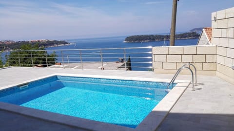 Day, Swimming pool