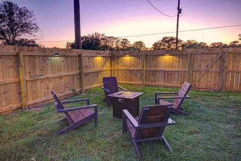 Cedar Lodge at Little Ranches 5 min to Square House in Wimberley