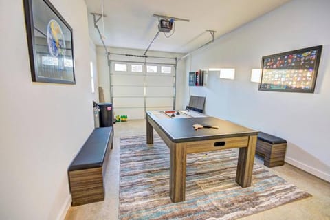 Cedar Lodge at Little Ranches 5 min to Square House in Wimberley