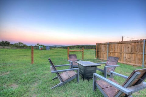 NEW Oak Lodge at Little Ranches 5 min to Square House in Wimberley