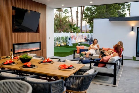 Sauna-BBQ-Golf-HeatedPool House in Palm Springs